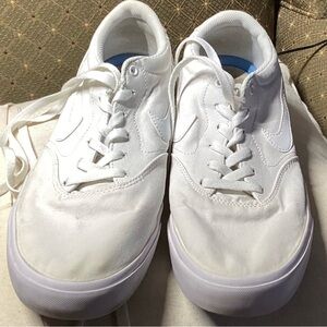 Nike Men's White Casual Sneakers